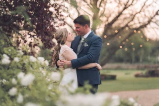 🌸 These April sunsets. They're special 🌸 
📷 Charlotte & Tom are pictured by @elliemac.photography